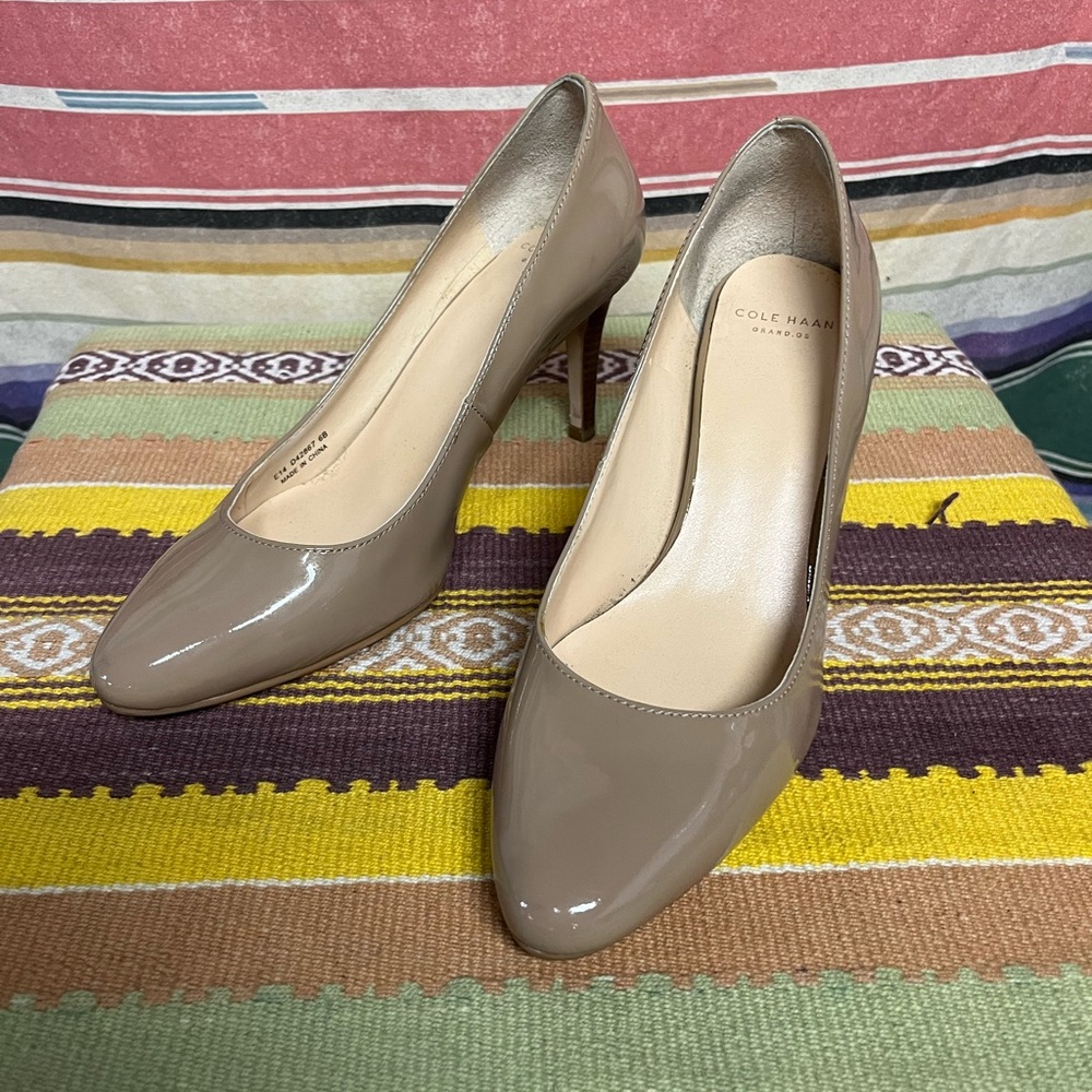 Cole haan nude pumps